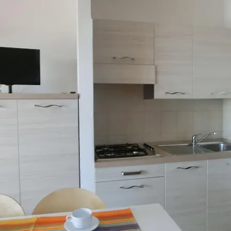 Coastal Comfort In A Cozy Side Sea View Apartamento